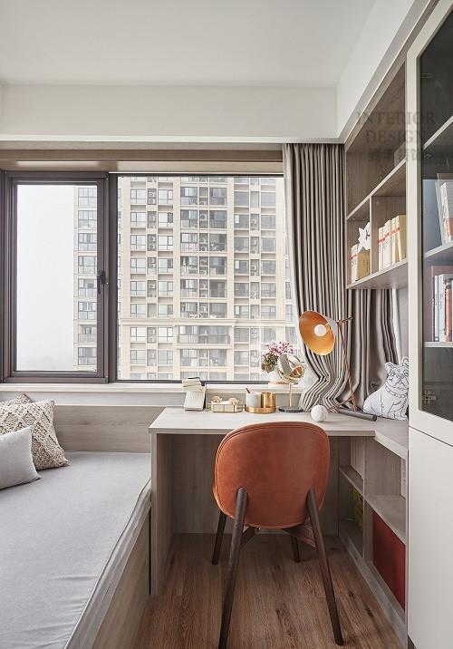 小孩子的書桌怎么設計比較好?需要注意什么問題?